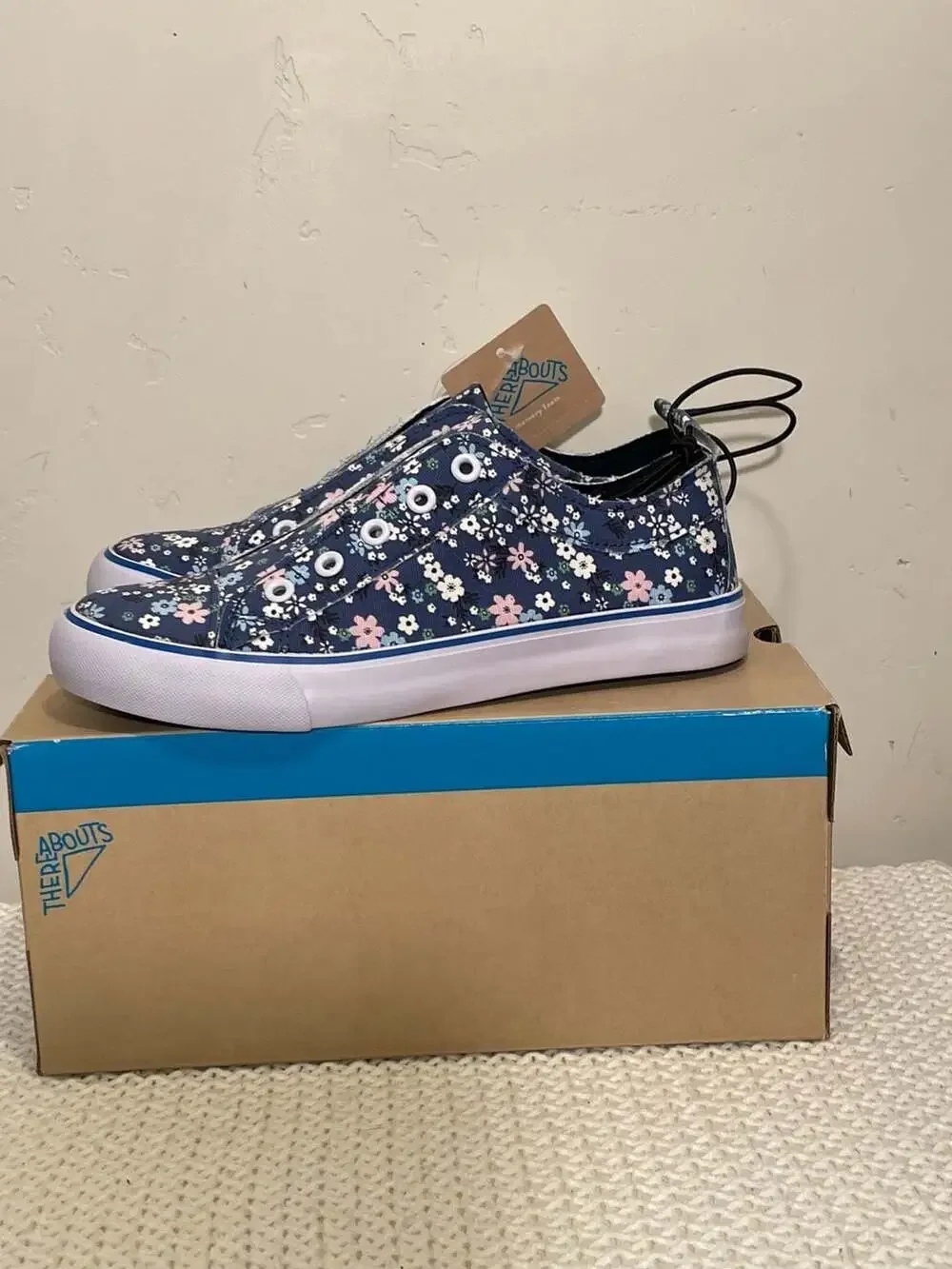 Thereabouts TH Bailey Blue‎ Floral Slip-On Sneakers Size 4 M